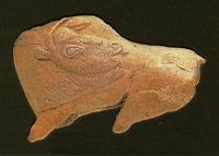 Bison a tete retournee de l'abri de la Madeleine, Tursac, Dordogne, 15000 ans, os